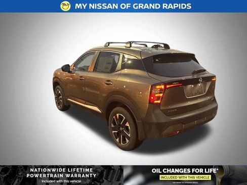 New 2026 Nissan Kicks SV image 4