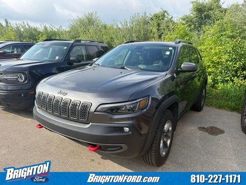 Used 2019 Jeep Cherokee Trailhawk w/ Cold Weather Group AWD/4WD image 3
