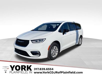 New 2026 Chrysler Pacifica Select