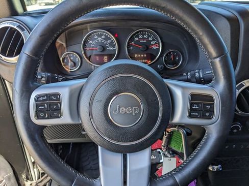 Used 2015 Jeep Wrangler Unlimited Rubicon image 33