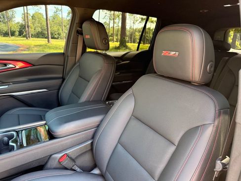 Used 2024 Chevrolet Traverse Z71 w/ LPO, Floor Liner Package AWD/4WD image 12