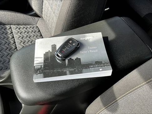 Used 2022 Chevrolet Equinox LT image 34