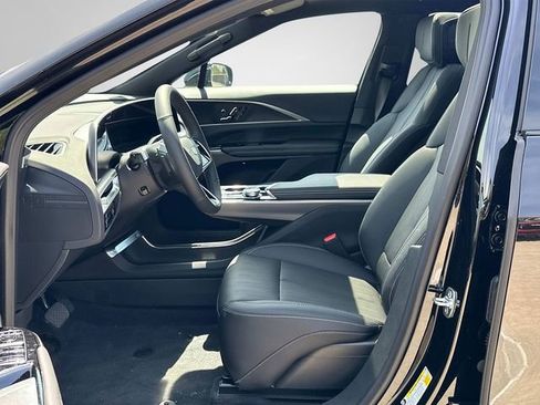 Used 2025 Cadillac Lyriq Luxury image 10