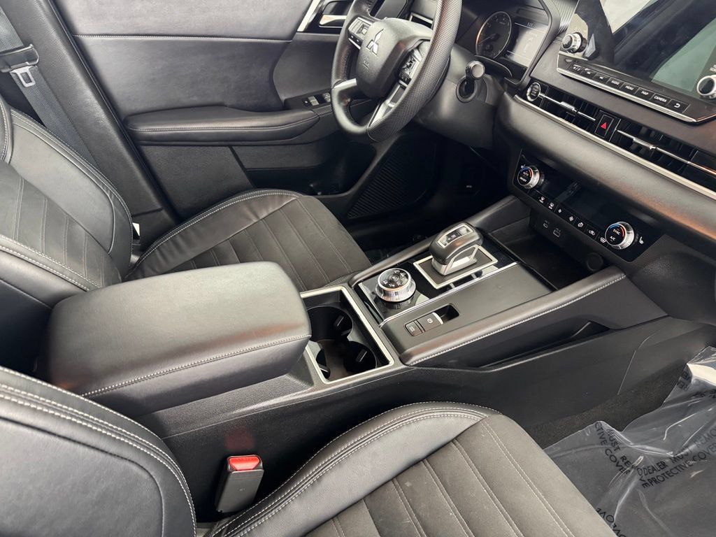 Used 2023 Mitsubishi Outlander SE AWD/4WD image 22