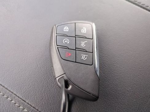 Used 2025 Chevrolet Suburban Z71 AWD/4WD image 36