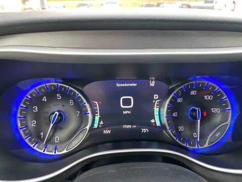 Used 2024 Chrysler Pacifica Touring-L FWD image 41