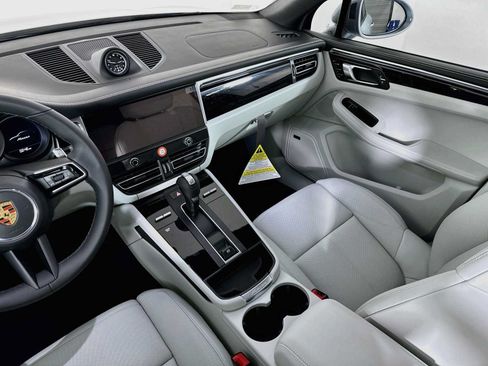 Certified 2026 Porsche Macan AWD/4WD image 26