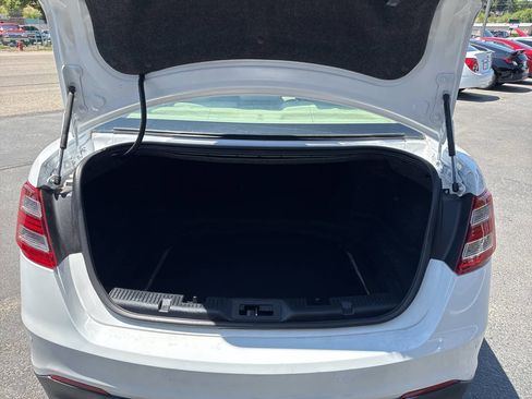 Used 2017 Ford Taurus SEL image 15