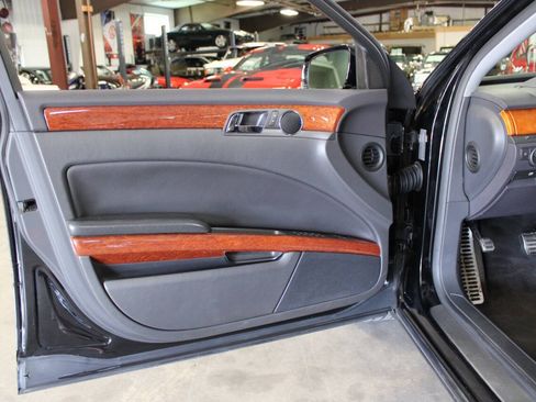 Used 2004 Volkswagen Phaeton V8 AWD/4WD image 37