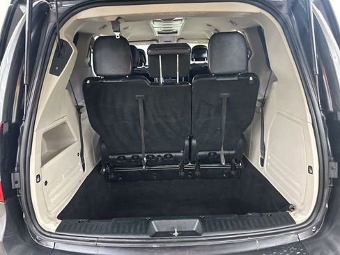 Used 2016 Chrysler Town & Country Touring FWD image 27