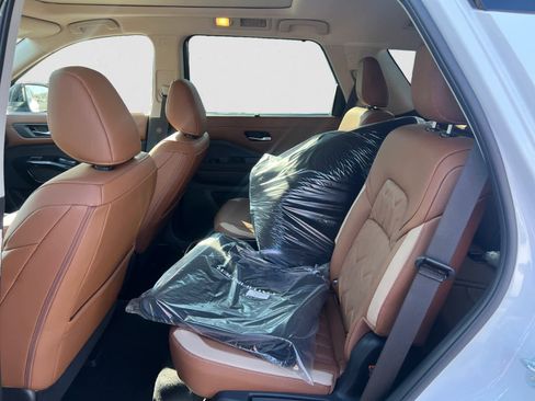 New 2026 Nissan Pathfinder Platinum image 11