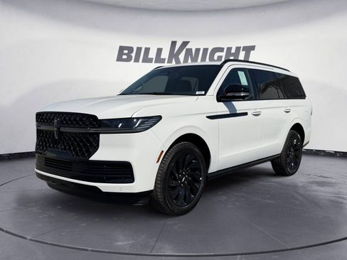 New 2026 Lincoln Navigator Reserve w/ Jet Appearance Package AWD/4WD image 1