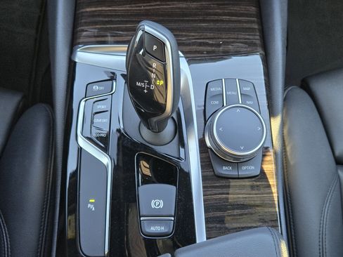 Used 2020 BMW 530i w/ Convenience Package image 24