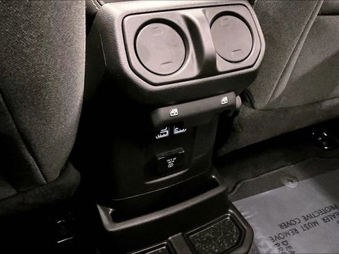 Used 2025 Jeep Wrangler Unlimited Sahara AWD/4WD image 33