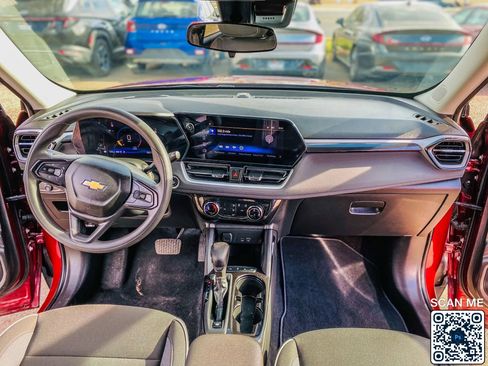 Used 2024 Chevrolet TrailBlazer LT w/ Driver Confidence Package AWD/4WD image 16