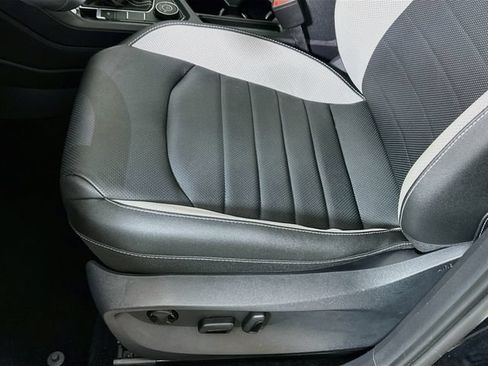 Certified 2025 Volkswagen Taos SEL AWD/4WD image 20