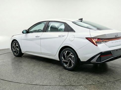 Used 2025 Hyundai Elantra SEL FWD image 6