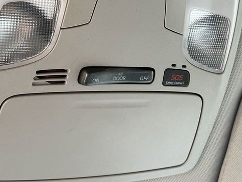 Used 2019 Toyota Sienna L FWD image 28