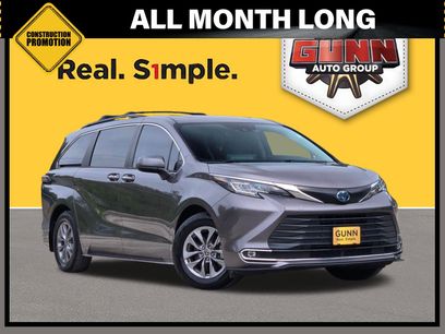 Used 2022 Toyota Sienna XLE