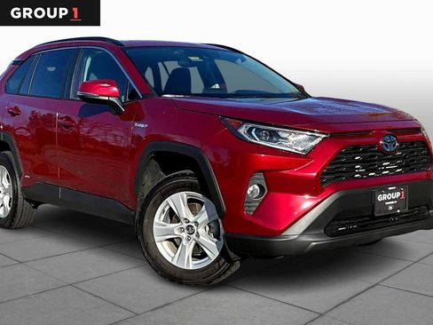Used 2021 Toyota RAV4 XLE w/ Convenience Package AWD/4WD image 3