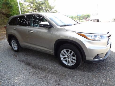 Used 2016 Toyota Highlander LE AWD/4WD image 6