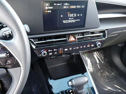 Used 2024 Kia Niro LX image 31