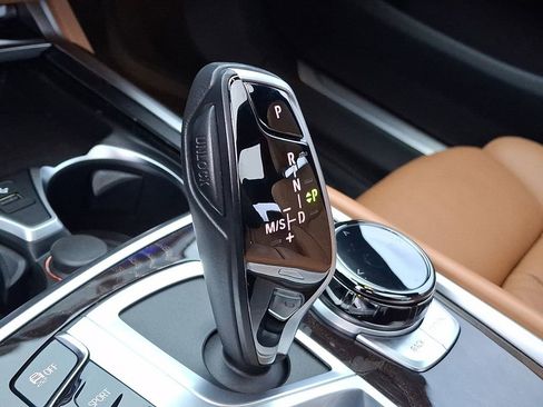 Used 2022 BMW 750i xDrive 750i xDrive w/ Luxury Rear Seating Package image 12