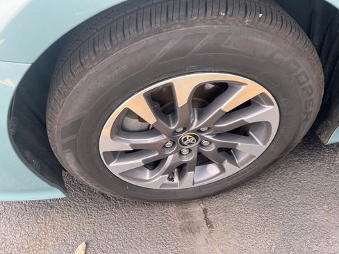 Certified 2021 Toyota Prius Limited w/ Premium Convenience Package image 4