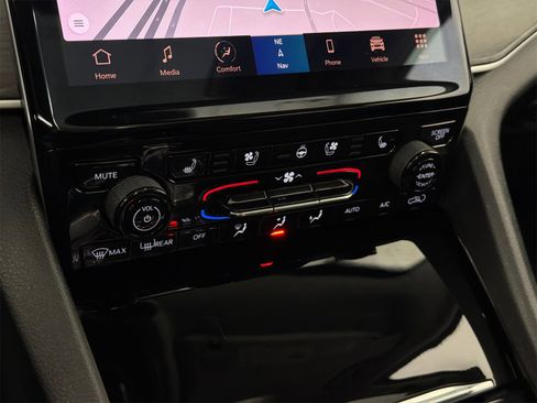 Used 2022 Jeep Grand Cherokee L Limited w/ Luxury Tech Group II image 30