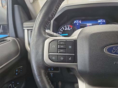 Used 2024 Ford Expedition XLT image 17