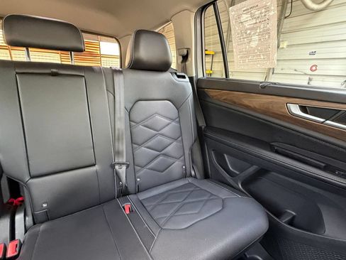 Used 2024 Volkswagen Atlas SE AWD/4WD image 38