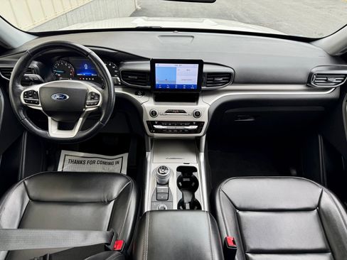 Used 2021 Ford Explorer XLT w/ Equipment Group 202A AWD/4WD image 16