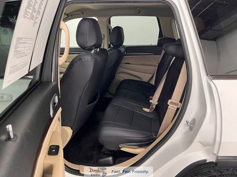 Used 2018 Jeep Grand Cherokee Laredo image 26