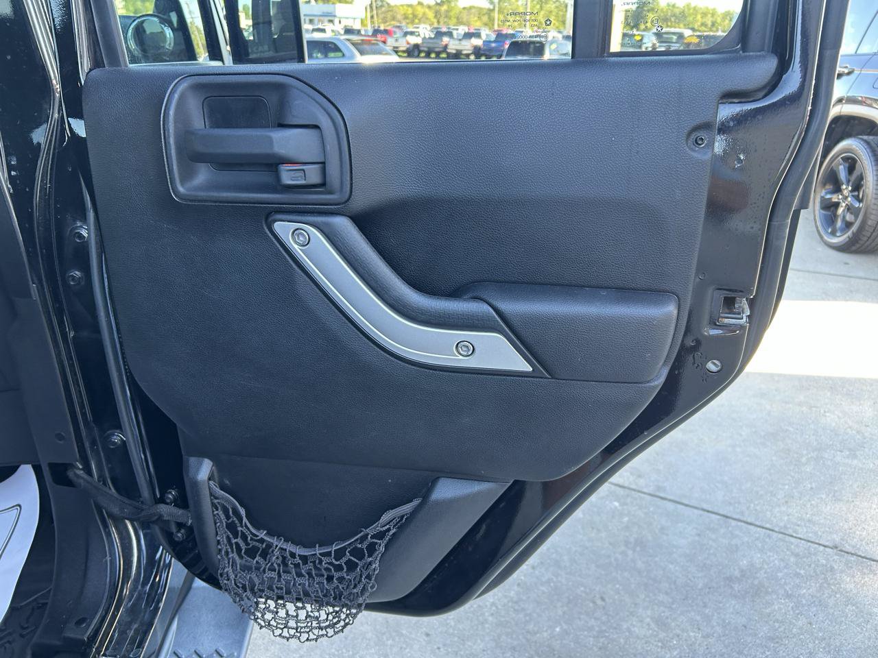Used 2014 Jeep Wrangler Unlimited Sahara w/ Dual Top Group AWD/4WD image 15