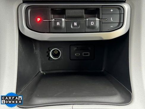Used 2023 GMC Acadia SLT image 30