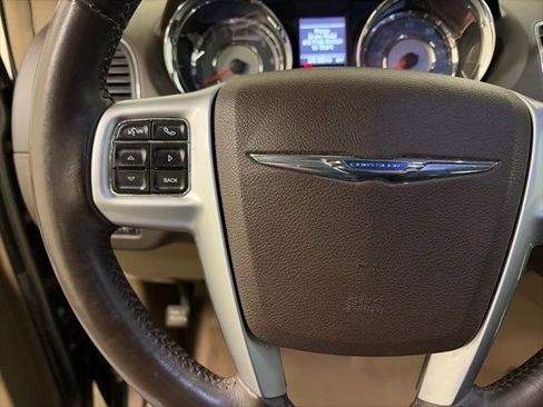Used 2013 Chrysler Town & Country Touring-L w/ Driver Convenience Group image 20