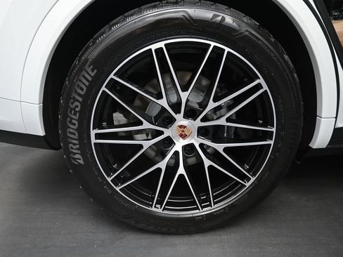 Certified 2025 Porsche Cayenne Coupe AWD/4WD image 23