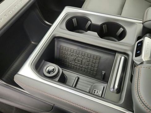 New 2025 Ford Expedition Active image 15