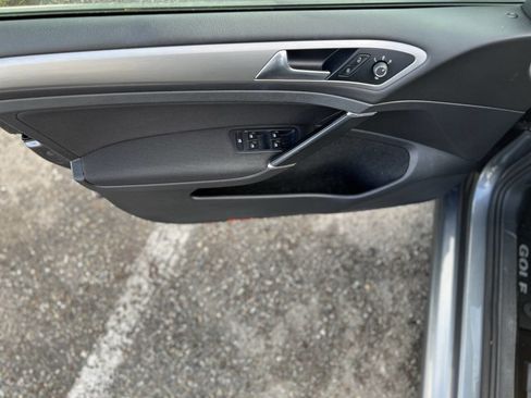 Used 2017 Volkswagen Golf S image 19