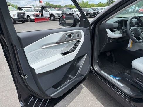 New 2026 Ford Explorer Platinum w/ LUX Leather Package AWD/4WD image 15