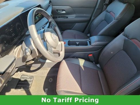 Certified 2025 Nissan Kicks SR w/ Illumination Package image 12