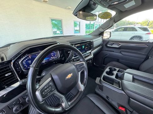 Used 2025 Chevrolet Silverado 1500 LT AWD/4WD image 13
