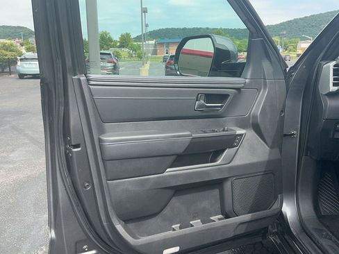 Used 2024 Toyota Tundra Platinum AWD/4WD image 14