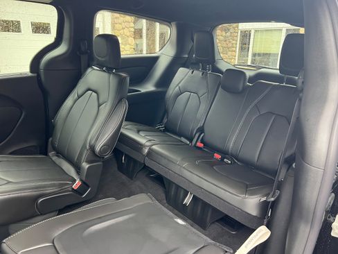 New 2026 Chrysler Pacifica Select image 10