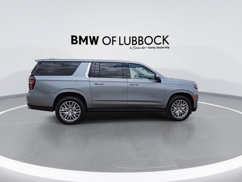Used 2024 Chevrolet Suburban High Country w/ Premium Package 2 AWD/4WD image 9