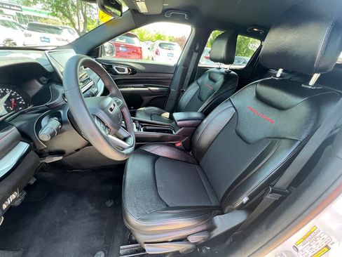 Used 2025 Jeep Compass Trailhawk AWD/4WD image 19