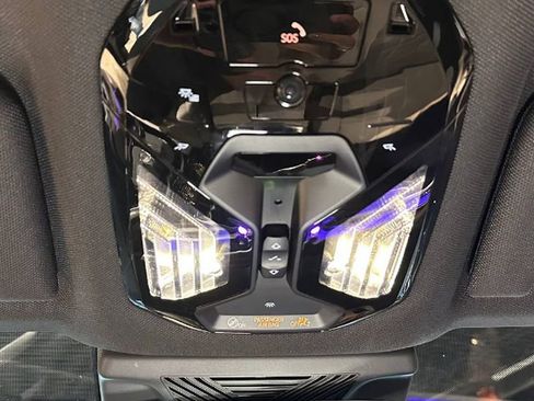 Used 2024 BMW 760i xDrive w/ Premium Package 2 image 38