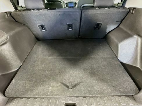 Used 2024 GMC Terrain SLE FWD image 30