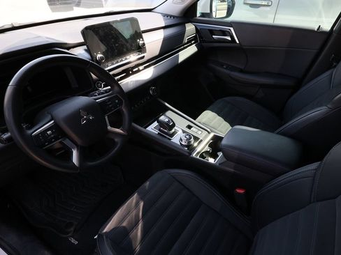 Used 2024 Mitsubishi Outlander SE FWD image 9