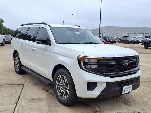New 2026 Ford Expedition Max Active RWD image 3